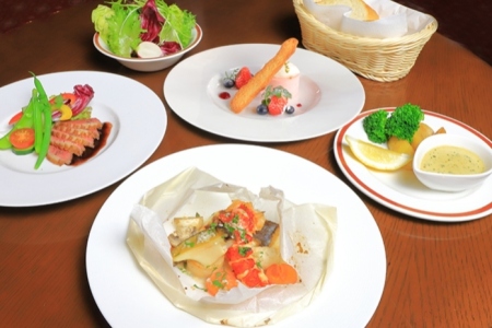 【通年宿泊プラン】 パブディナーアップグレードプラン 「旬魚の紙包み焼き　海藻バターソース」 